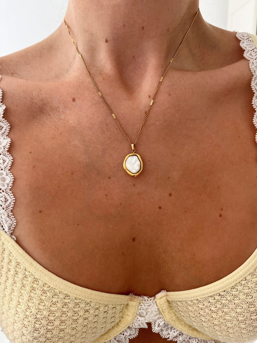 COLLIER GRACE